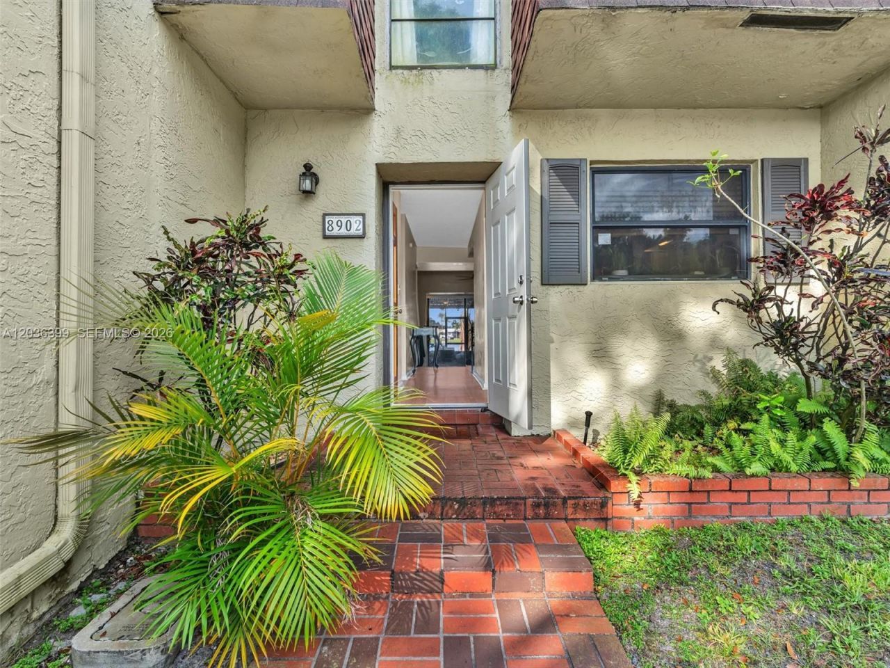 8902 Palm Tree Ln, Unit 8902, Pembroke Pines, FL 33024 Photo