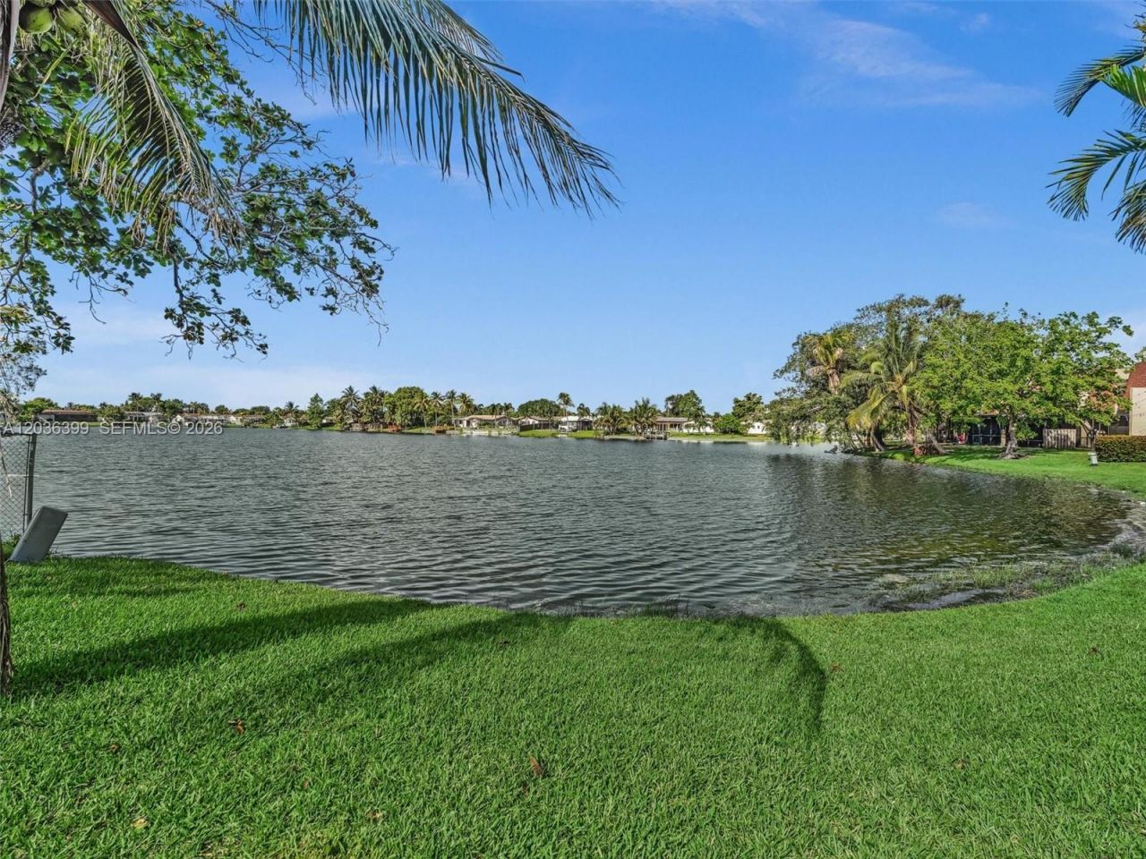 8902 Palm Tree Ln, Unit 8902, Pembroke Pines, FL 33024 Photo