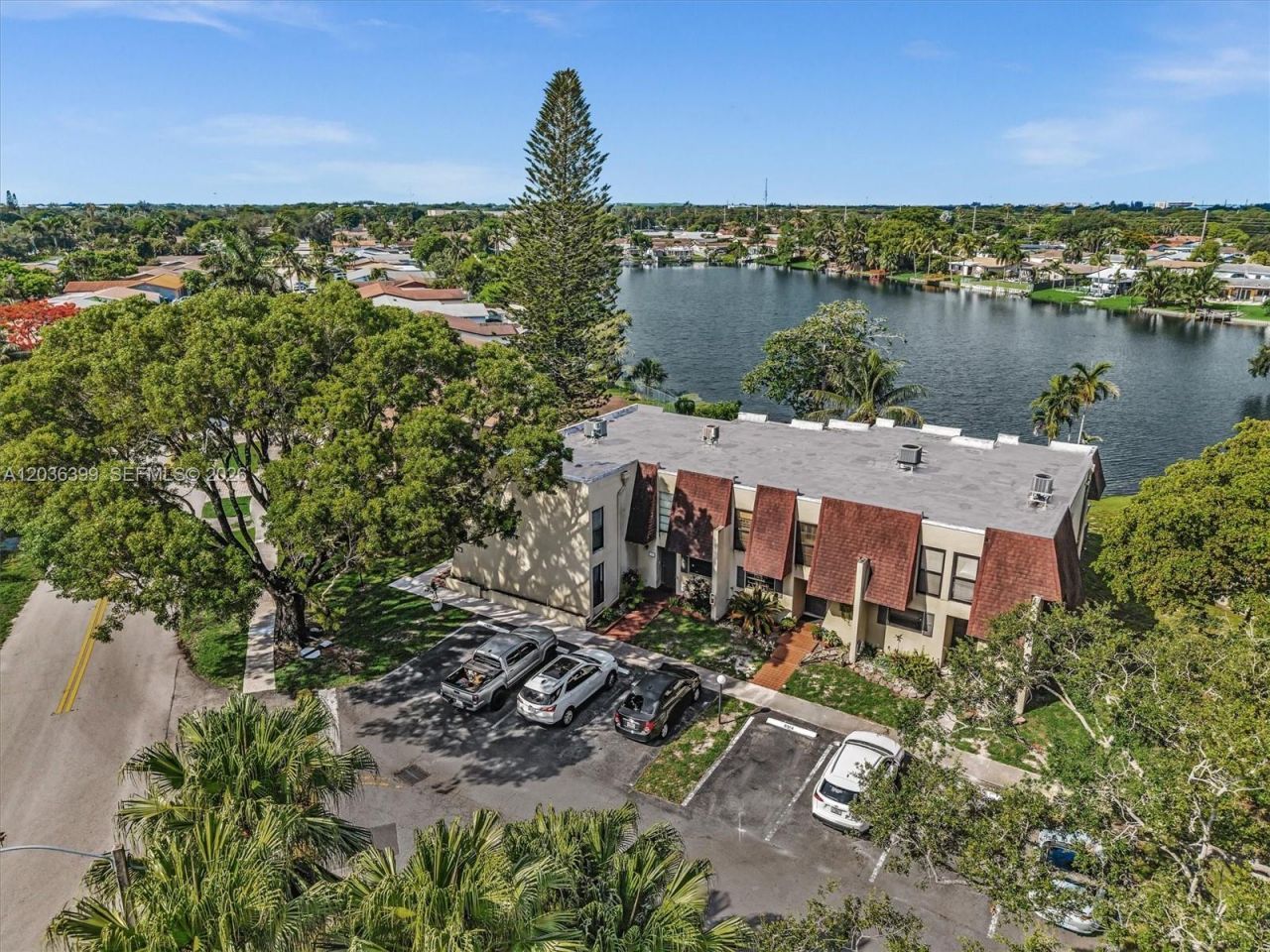 8902 Palm Tree Ln, Unit 8902, Pembroke Pines, FL 33024 Photo