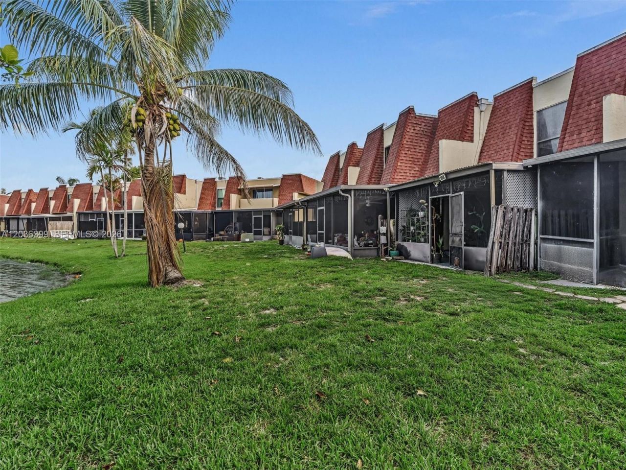 8902 Palm Tree Ln, Unit 8902, Pembroke Pines, FL 33024 Photo