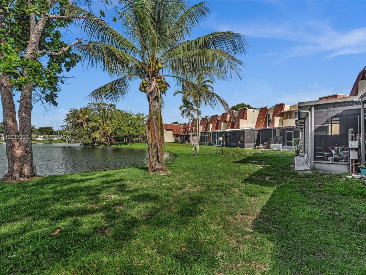 8902 Palm Tree Ln, Unit 8902, Pembroke Pines, FL 33024 Photo