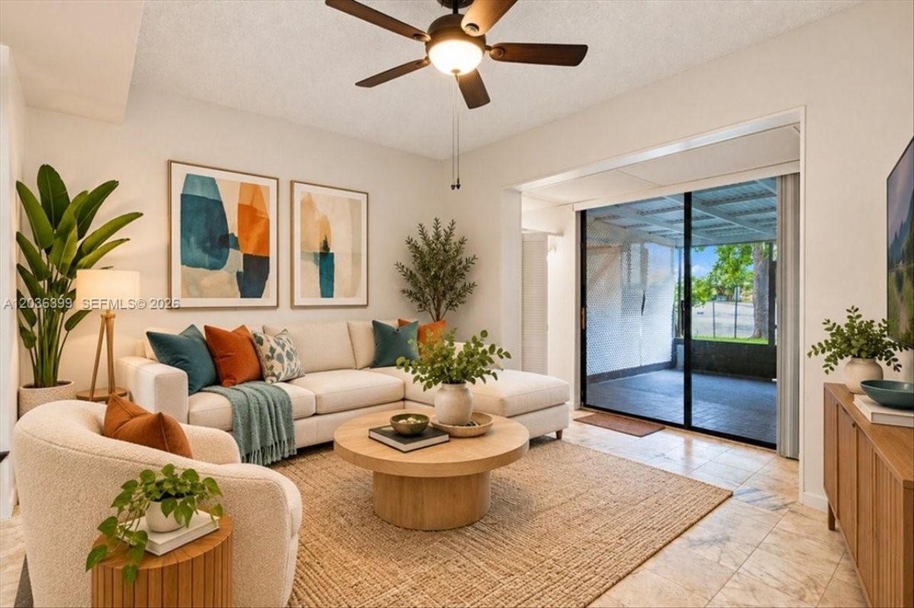 8902 Palm Tree Ln, Unit 8902, Pembroke Pines, FL 33024 Photo