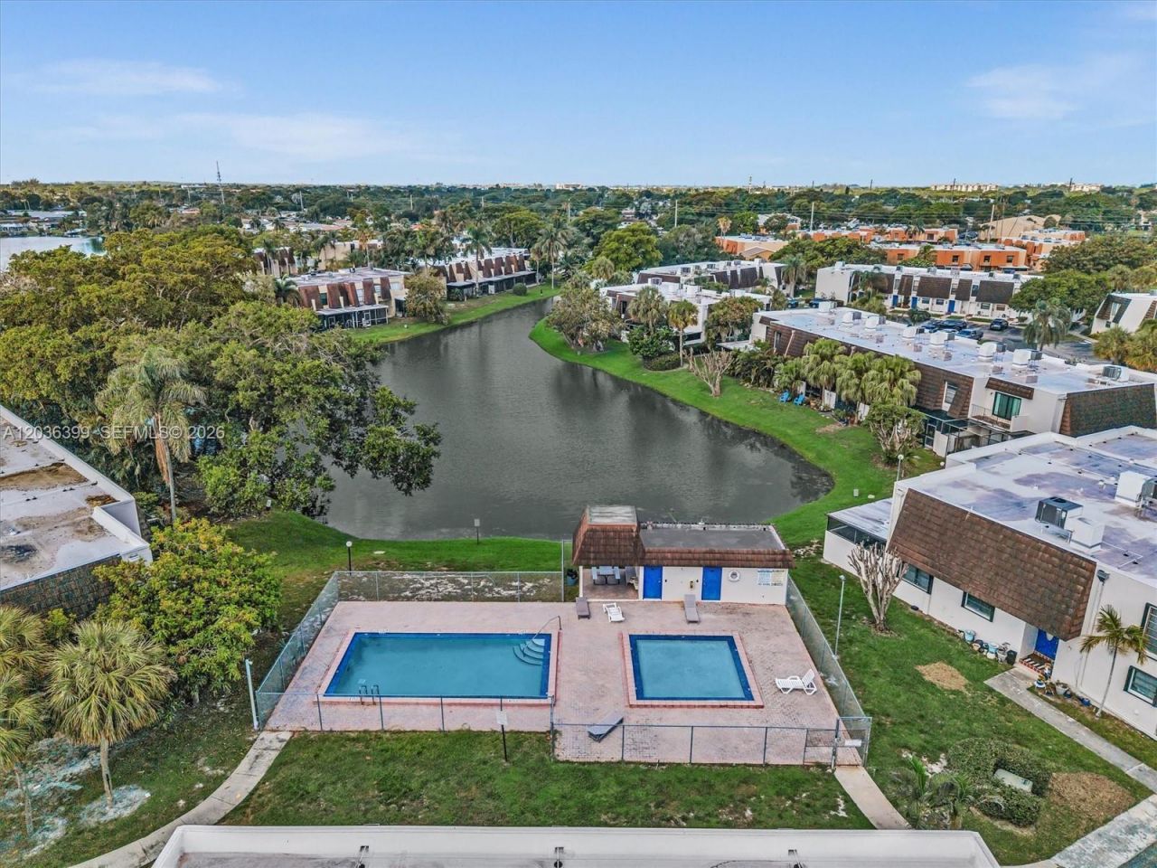 8902 Palm Tree Ln, Unit 8902, Pembroke Pines, FL 33024 Photo