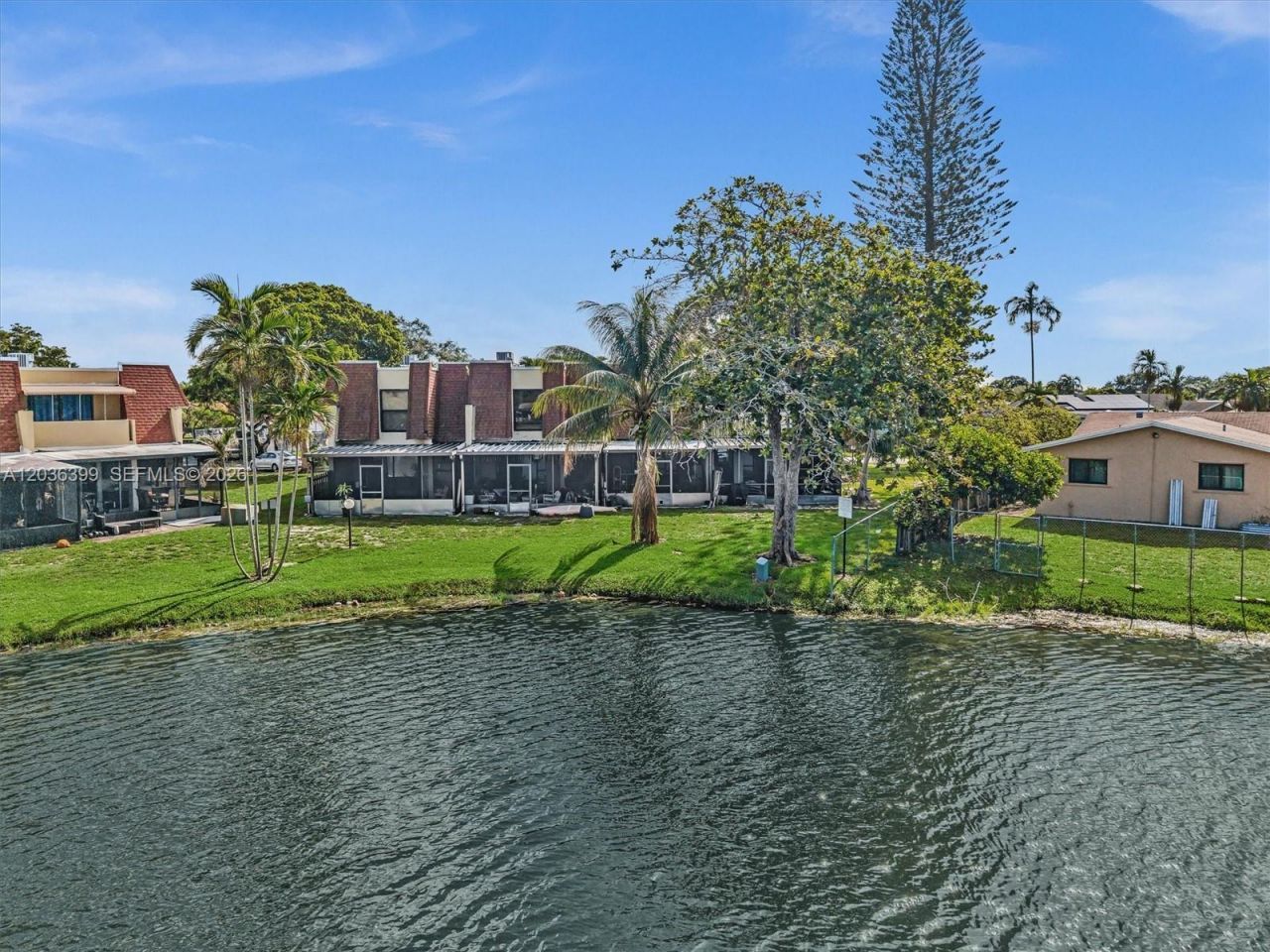 8902 Palm Tree Ln, Unit 8902, Pembroke Pines, FL 33024 Photo