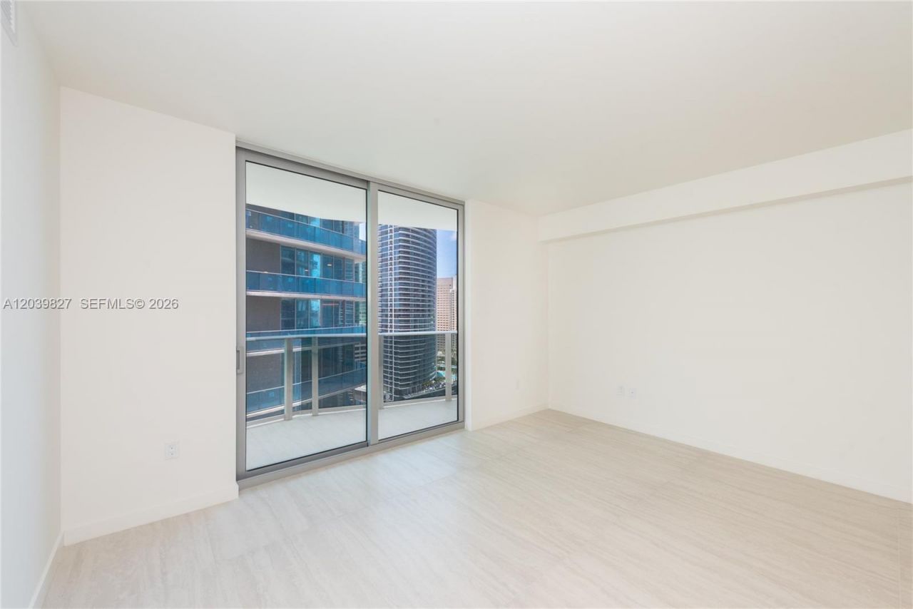 77 SE 5 , Unit 3206, Miami, FL 33131 Photo