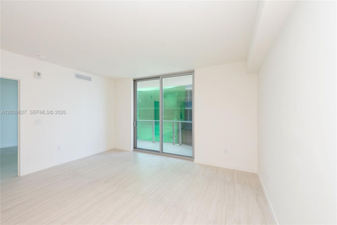 77 SE 5 , Unit 3206, Miami, FL 33131 Photo