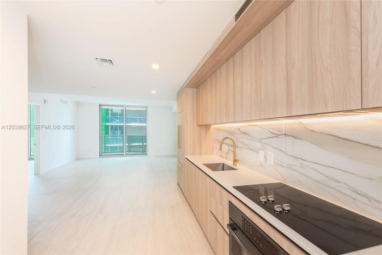 77 SE 5 , Unit 3206, Miami, FL 33131 Photo