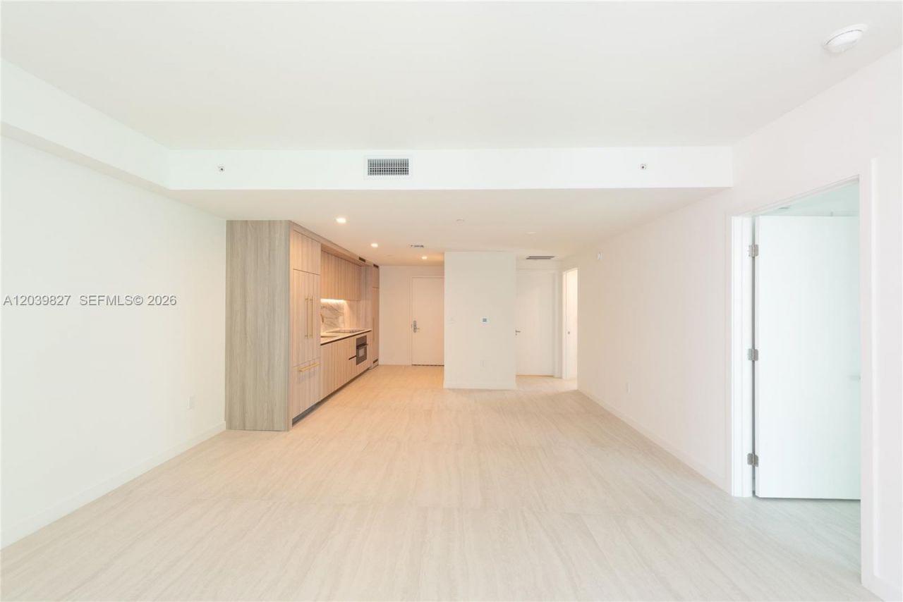77 SE 5 , Unit 3206, Miami, FL 33131 Photo