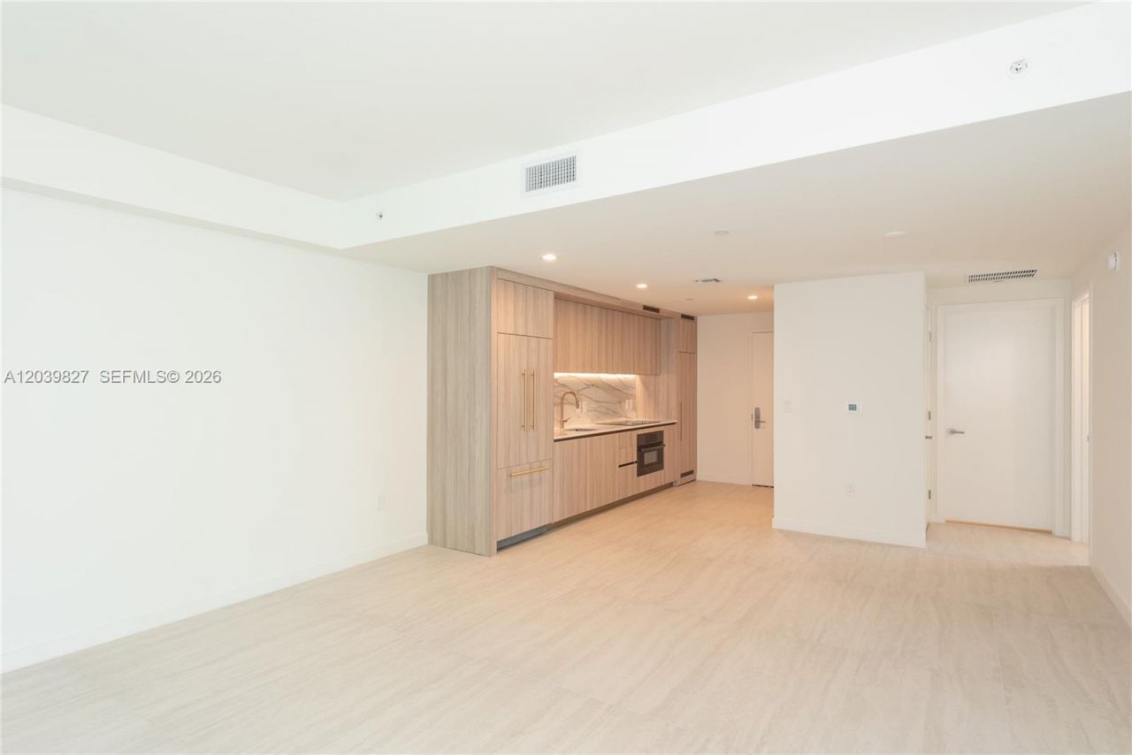 77 SE 5 , Unit 3206, Miami, FL 33131 Photo