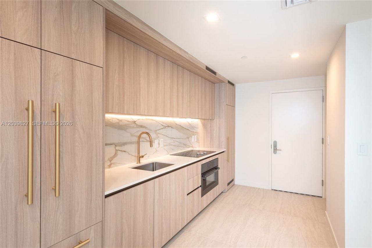 77 SE 5 , Unit 3206, Miami, FL 33131 Photo