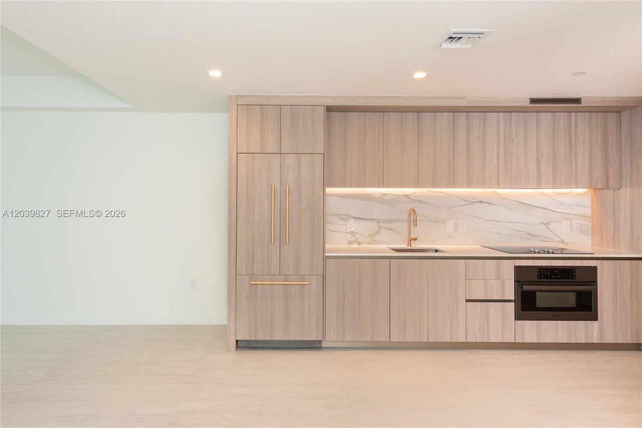 77 SE 5 , Unit 3206, Miami, FL 33131 Photo