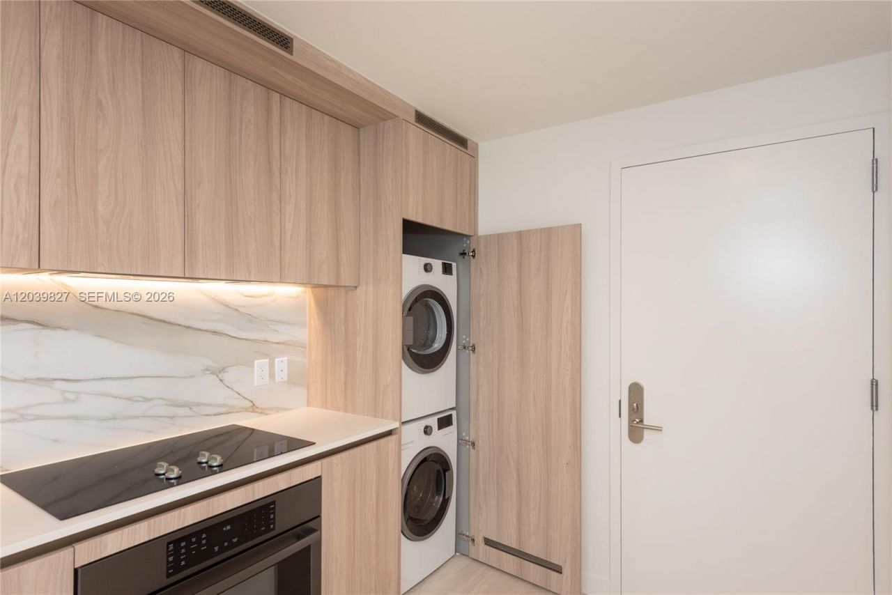 77 SE 5 , Unit 3206, Miami, FL 33131 Photo