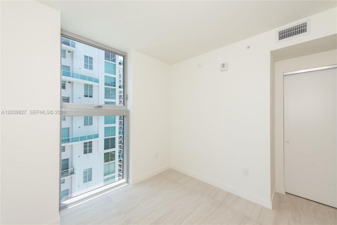 77 SE 5 , Unit 3206, Miami, FL 33131 Photo