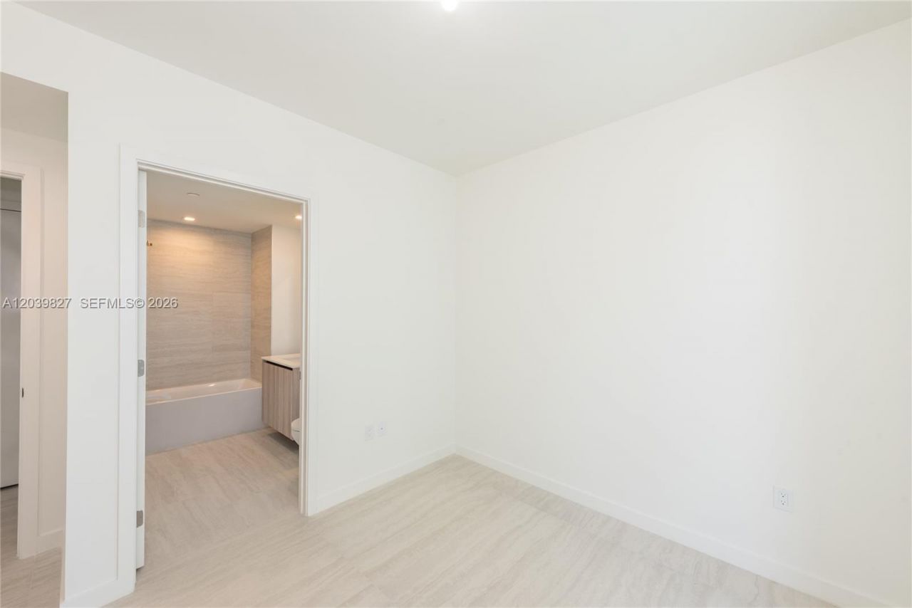 77 SE 5 , Unit 3206, Miami, FL 33131 Photo