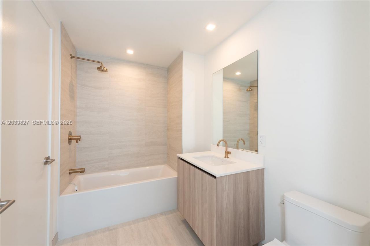77 SE 5 , Unit 3206, Miami, FL 33131 Photo