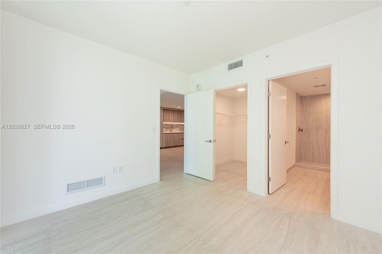 77 SE 5 , Unit 3206, Miami, FL 33131 Photo