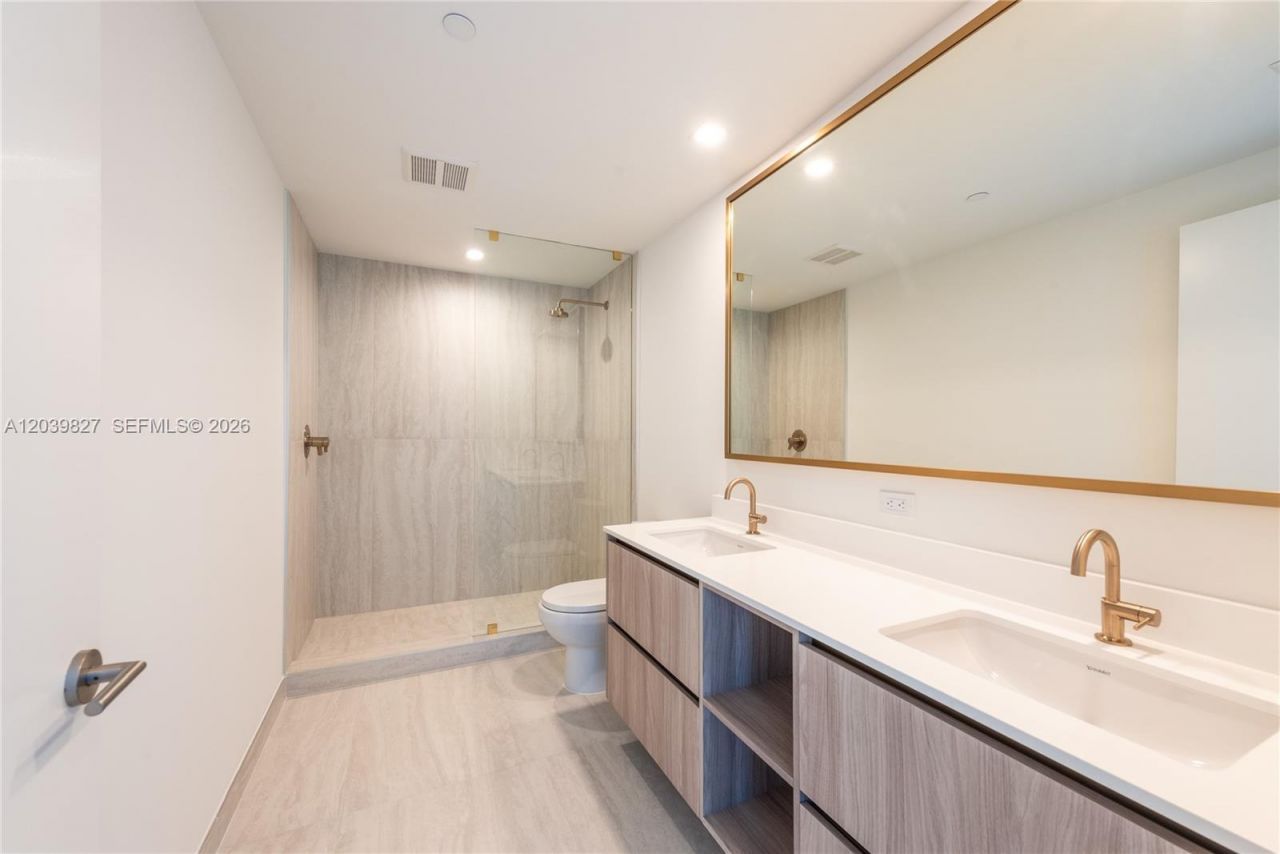 77 SE 5 , Unit 3206, Miami, FL 33131 Photo