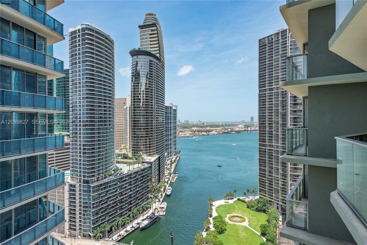 77 SE 5 , Unit 3206, Miami, FL 33131 Photo