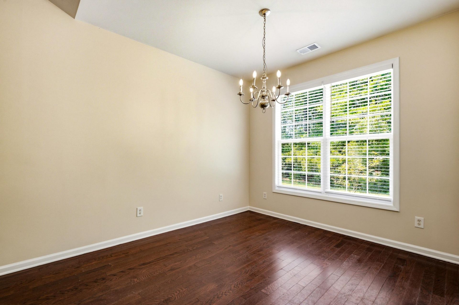 4693 Farm Lake Dr. Photo 12