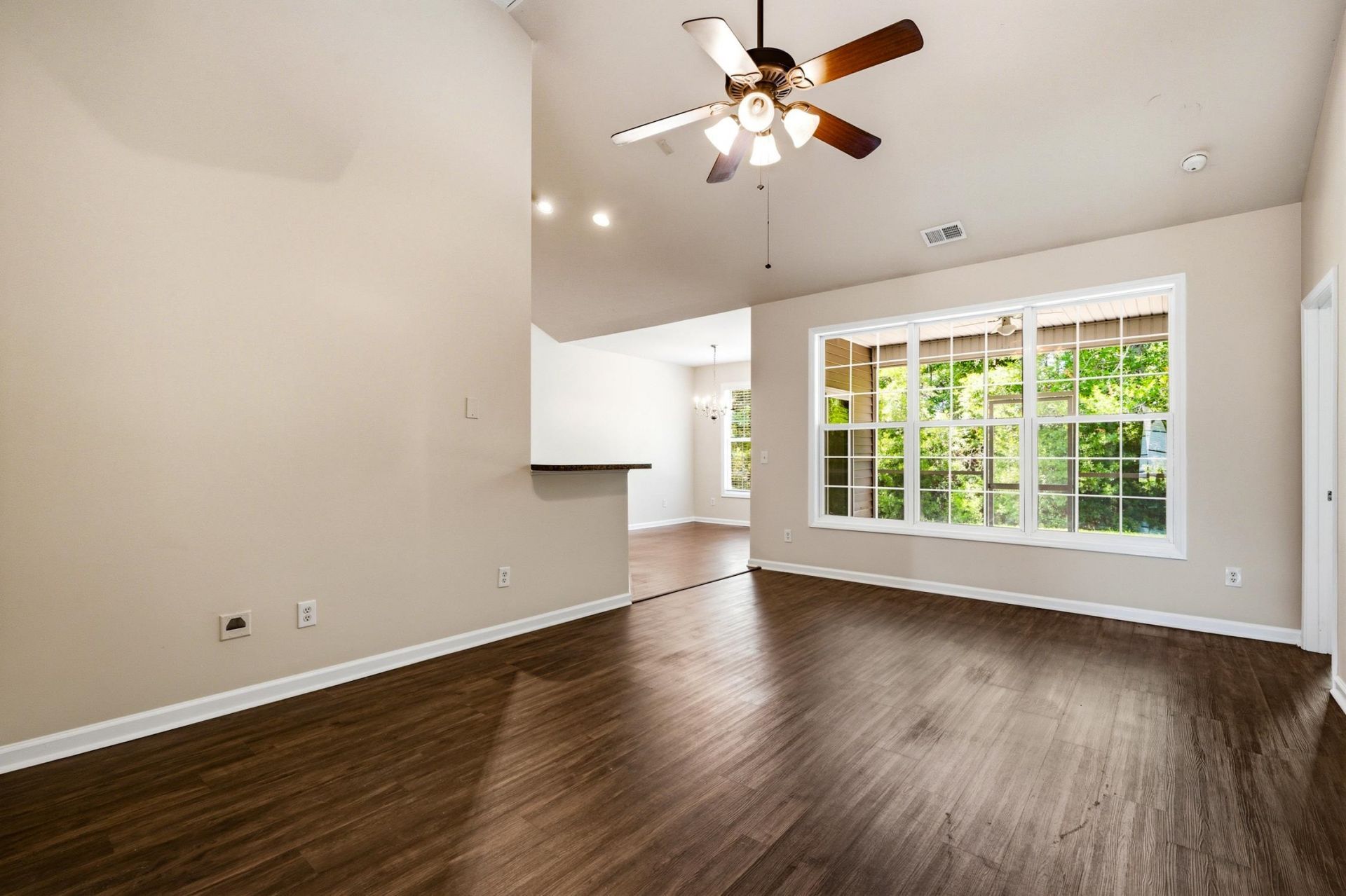 4693 Farm Lake Dr. Photo 7