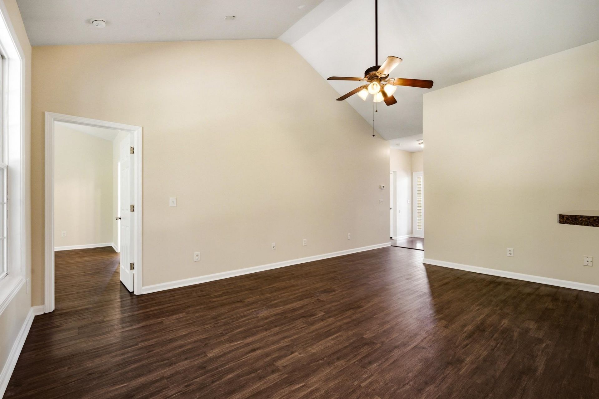 4693 Farm Lake Dr. Photo 9