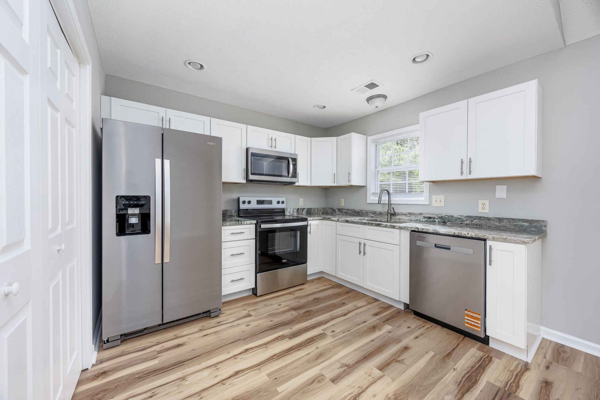 598 W Perry Rd. Photo 10