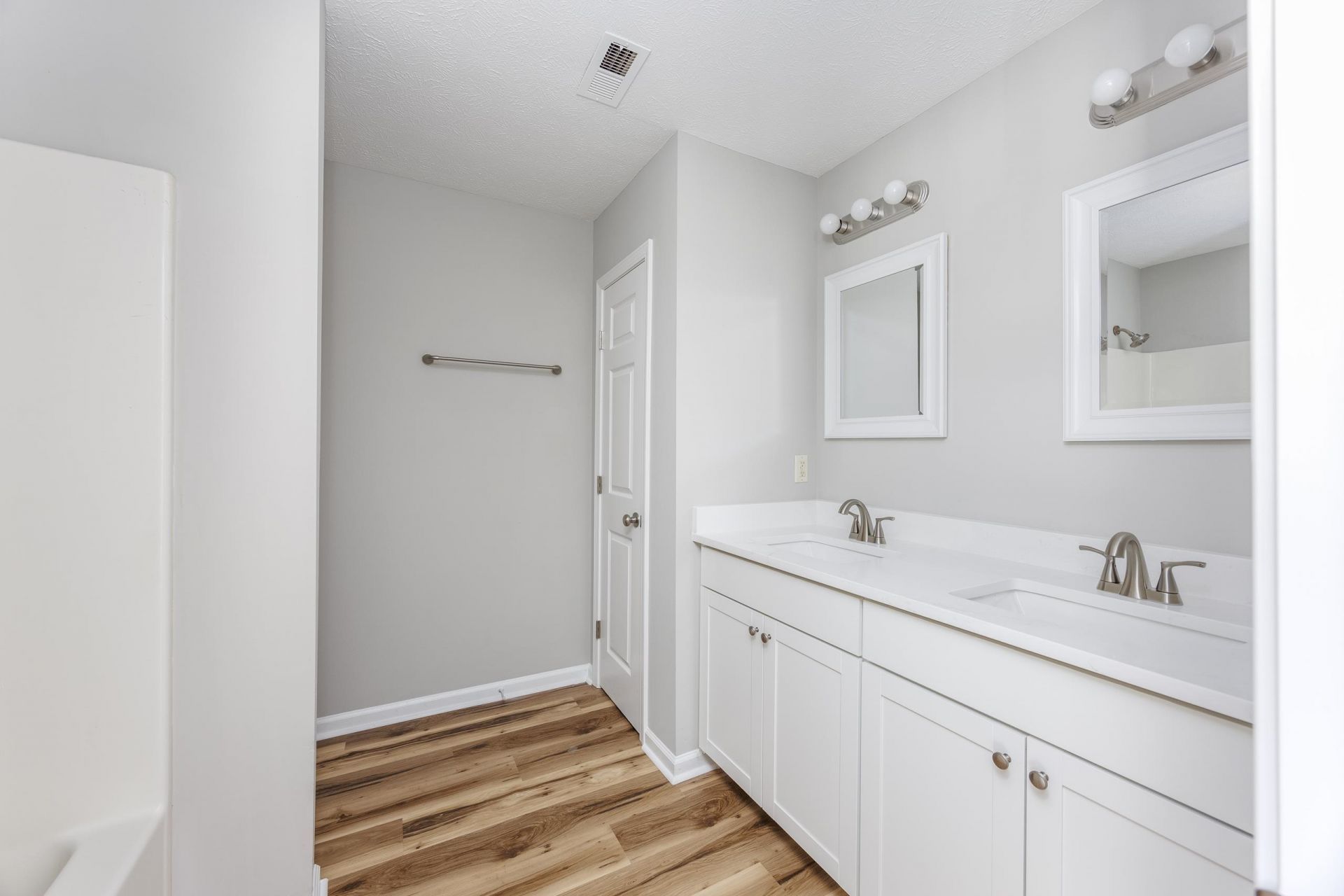 598 W Perry Rd. Photo 15