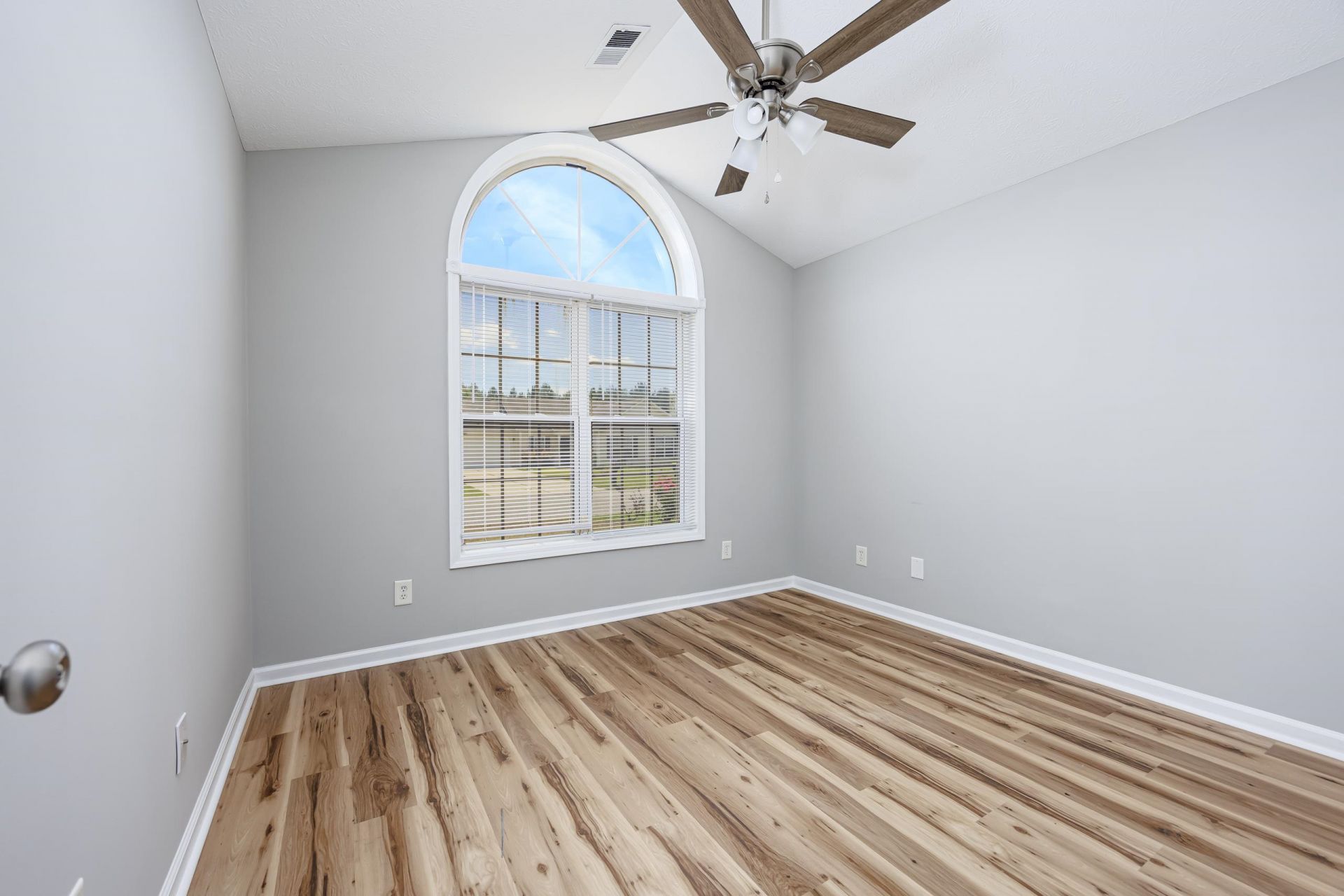 598 W Perry Rd. Photo 18