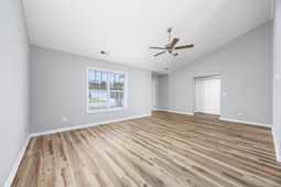 598 W Perry Rd. photo 4