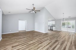 598 W Perry Rd. photo 4