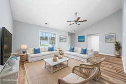598 W Perry Rd. photo 4