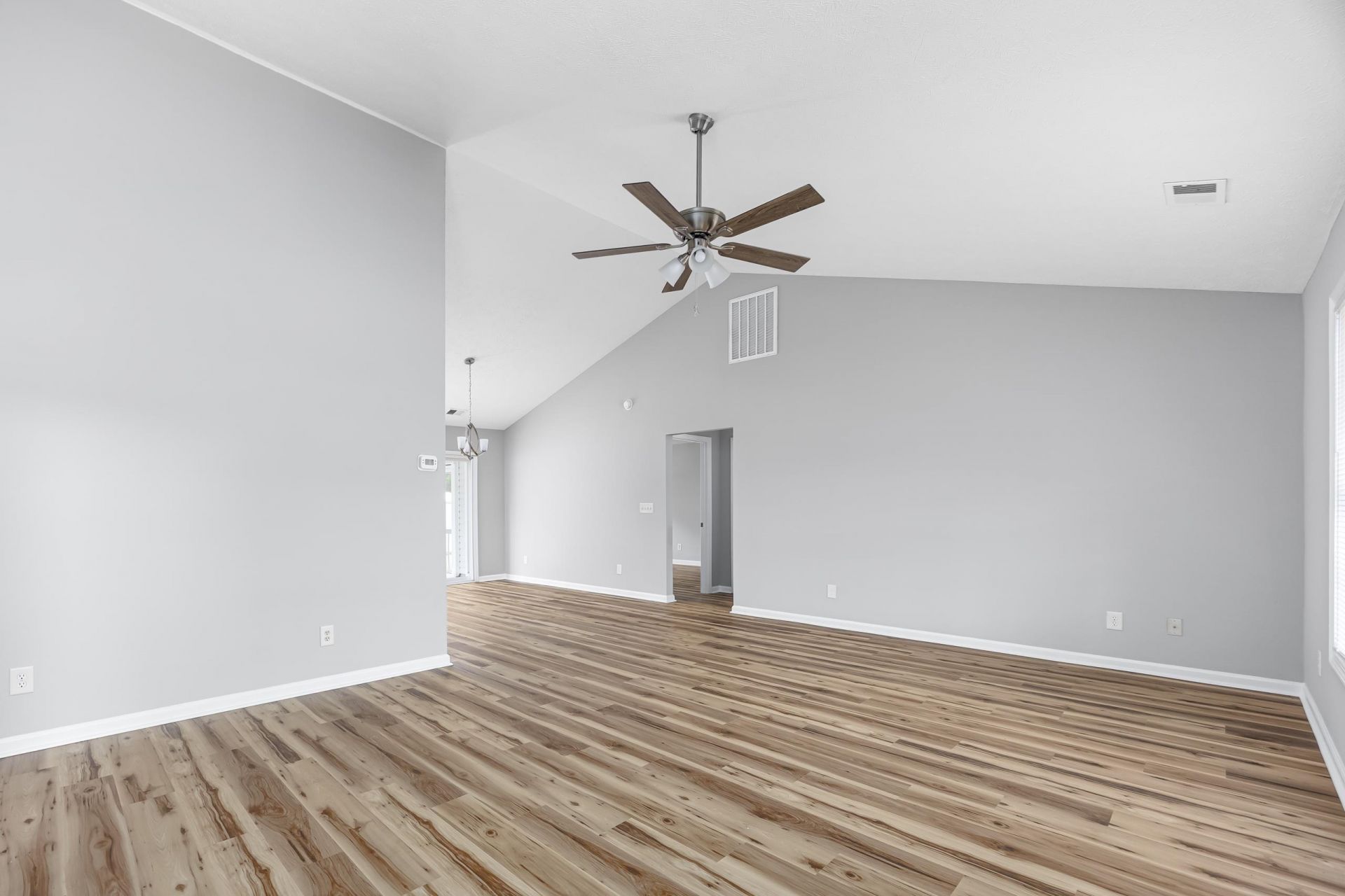598 W Perry Rd. Photo 6