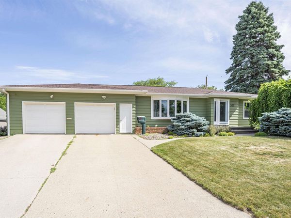 507 Lee Dr, LeMars, IA 51031