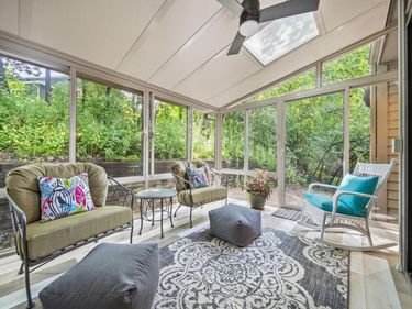 7017 Edenvale Boulevard, Eden Prairie, MN 55346
