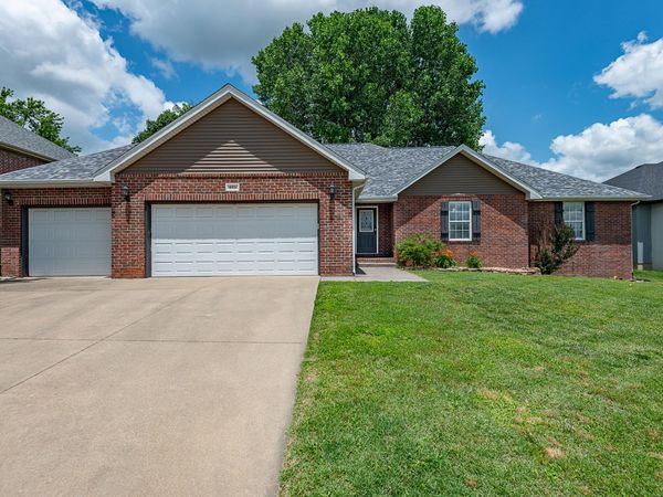 853 E Meadow Garden Court , Nixa, MO 65714