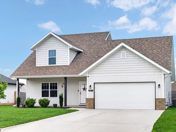 887 S Parkside Circle, Nixa, MO 65714