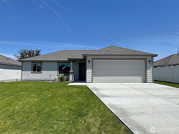 215 Lessor Loop , Moses Lake, WA 98837