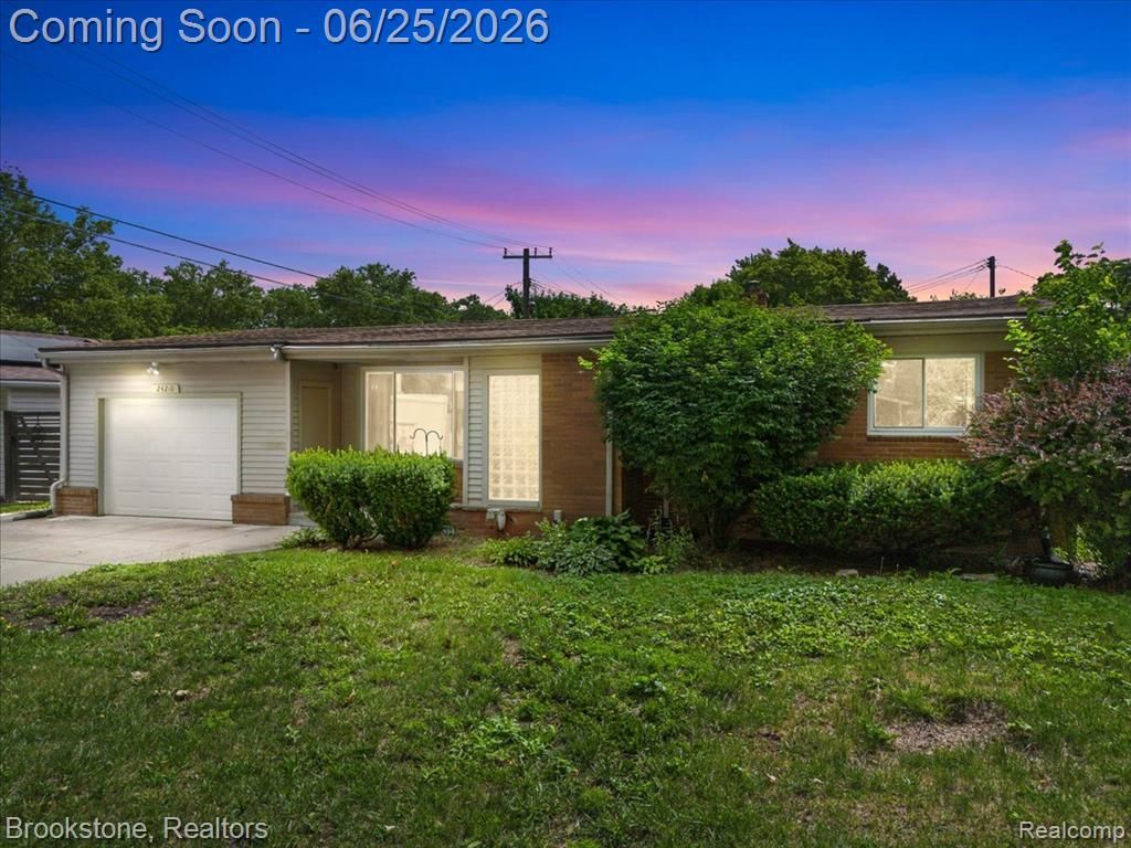 24210 Beverly Street, Oak Park, MI 48237 Main Photo