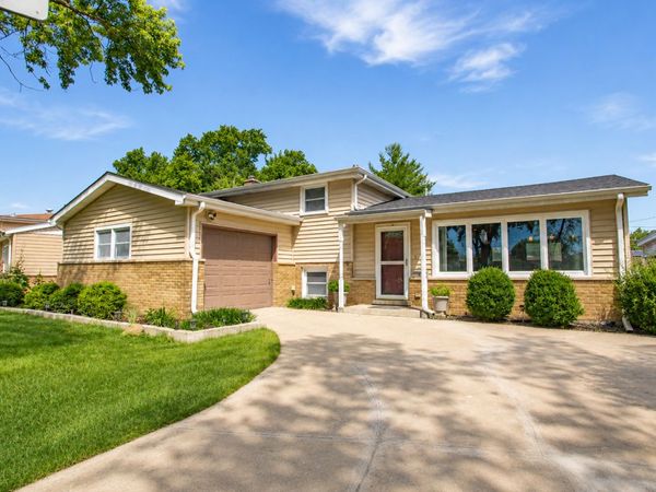 98 Lancaster Lane , Des Plaines, IL 60018