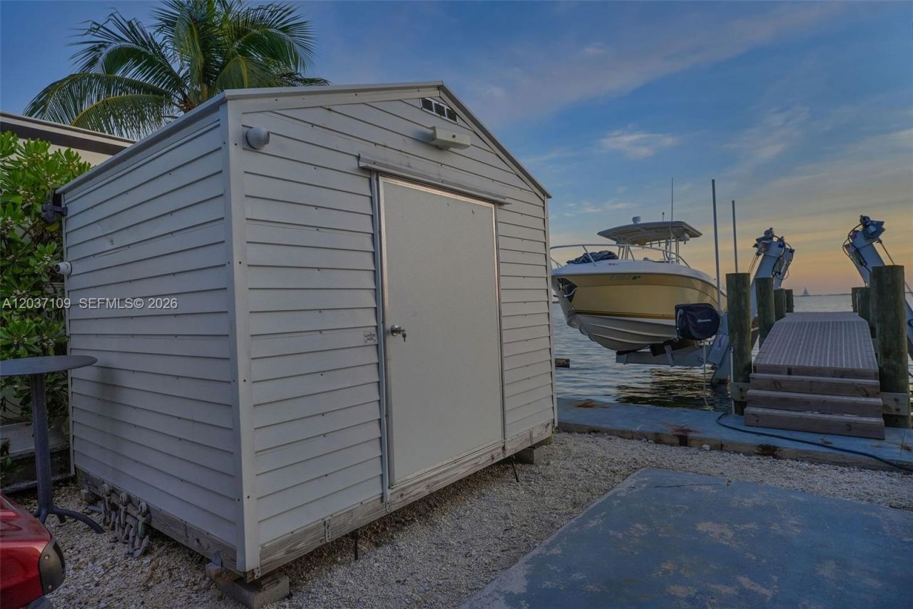 325 Calusa St , Key Largo, FL 33037 Photo