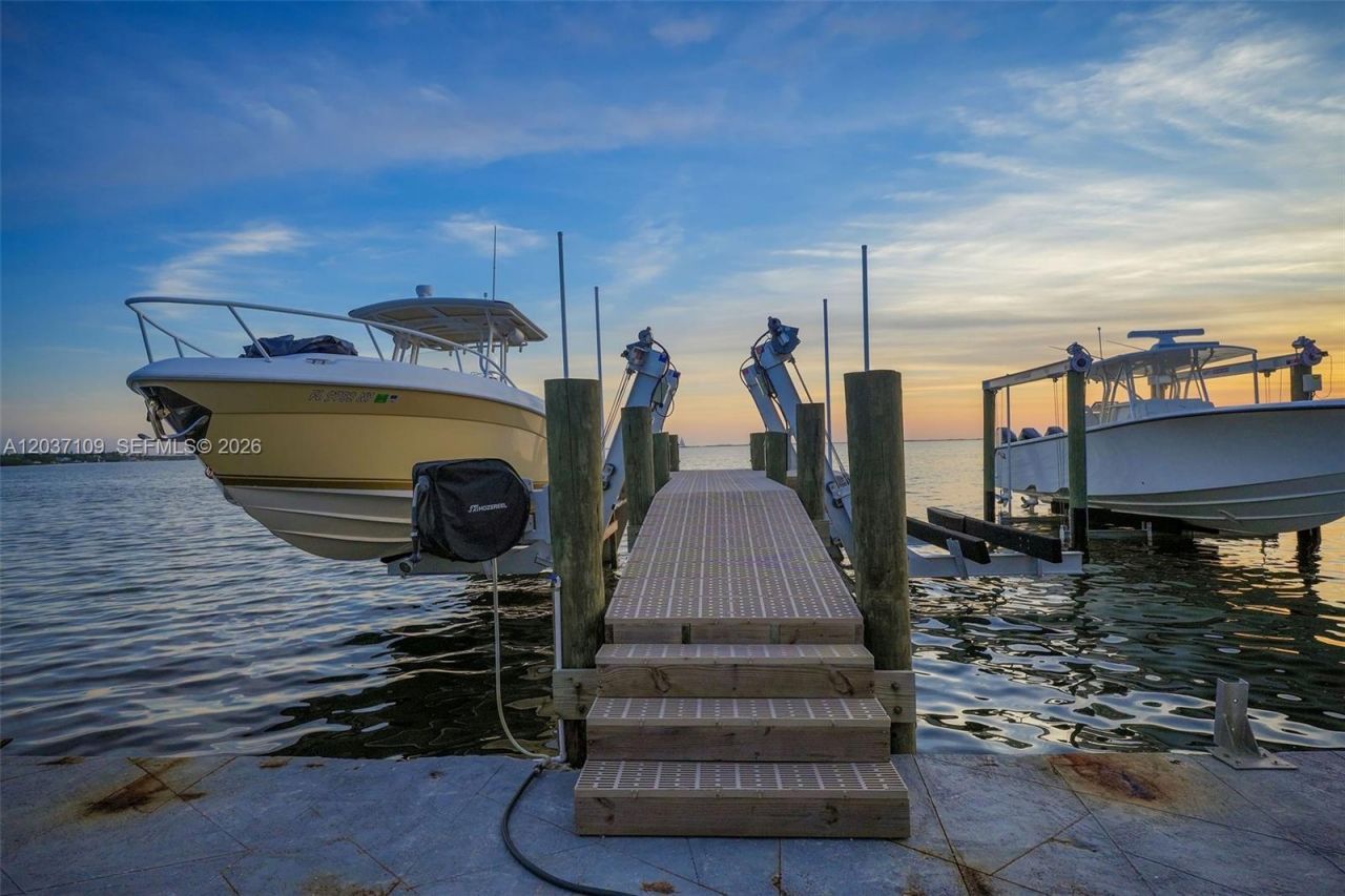 325 Calusa St , Key Largo, FL 33037 Photo