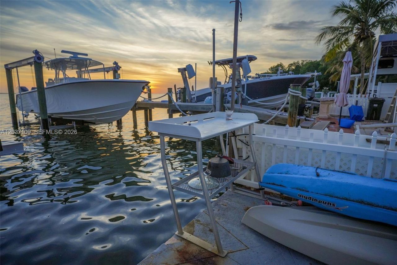 325 Calusa St , Key Largo, FL 33037 Photo