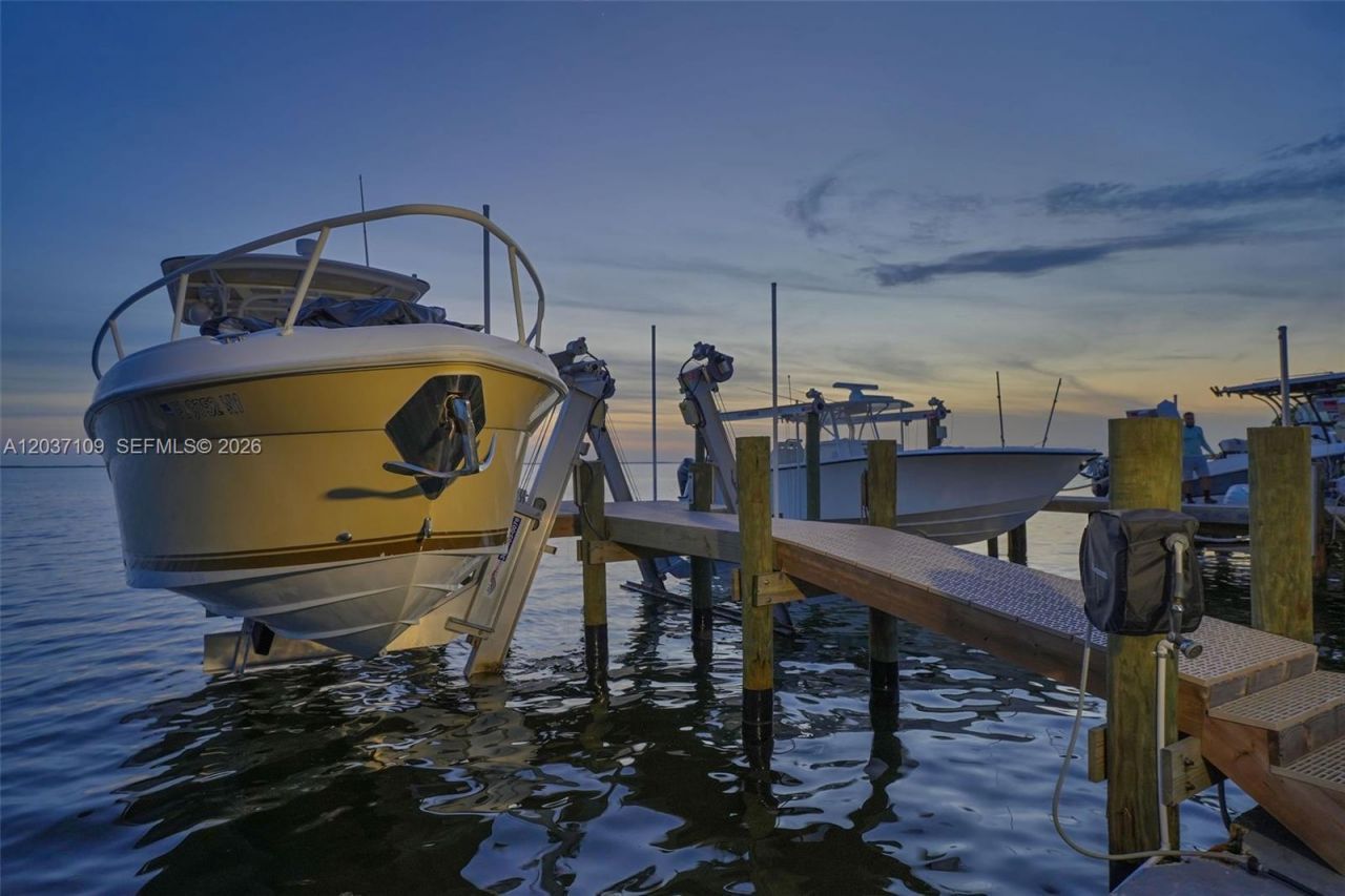 325 Calusa St , Key Largo, FL 33037 Photo