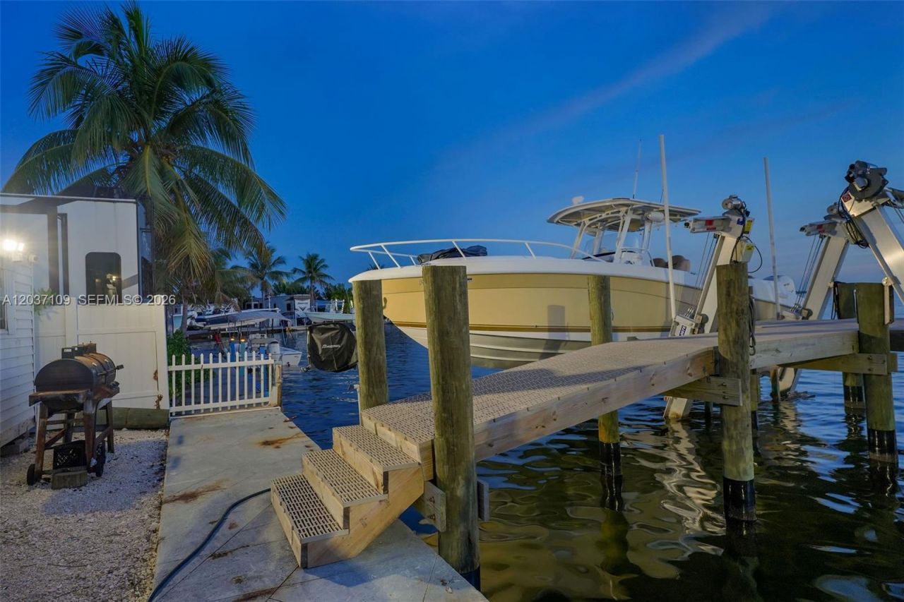 325 Calusa St , Key Largo, FL 33037 Photo