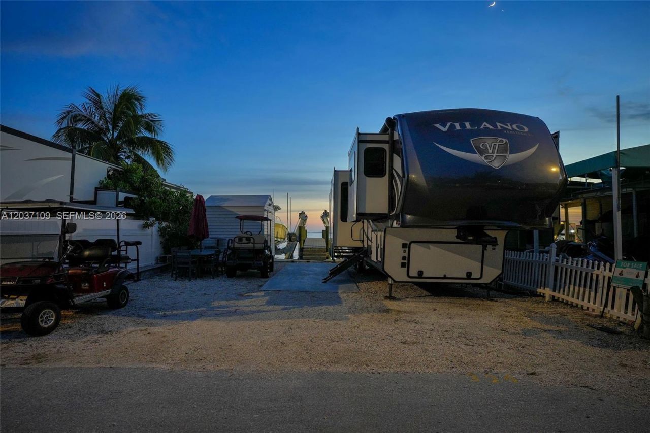 325 Calusa St , Key Largo, FL 33037 Photo