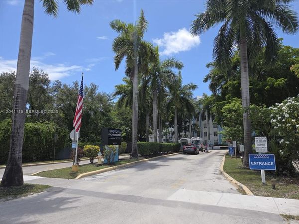 496 NW 165th St Rd, Unit D-214, Miami, FL 33169