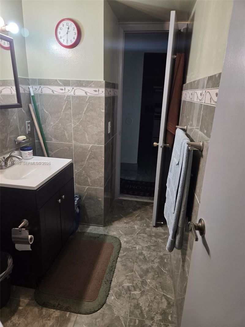 496 NW 165th St Rd, Unit D-214, Miami, FL 33169 Photo