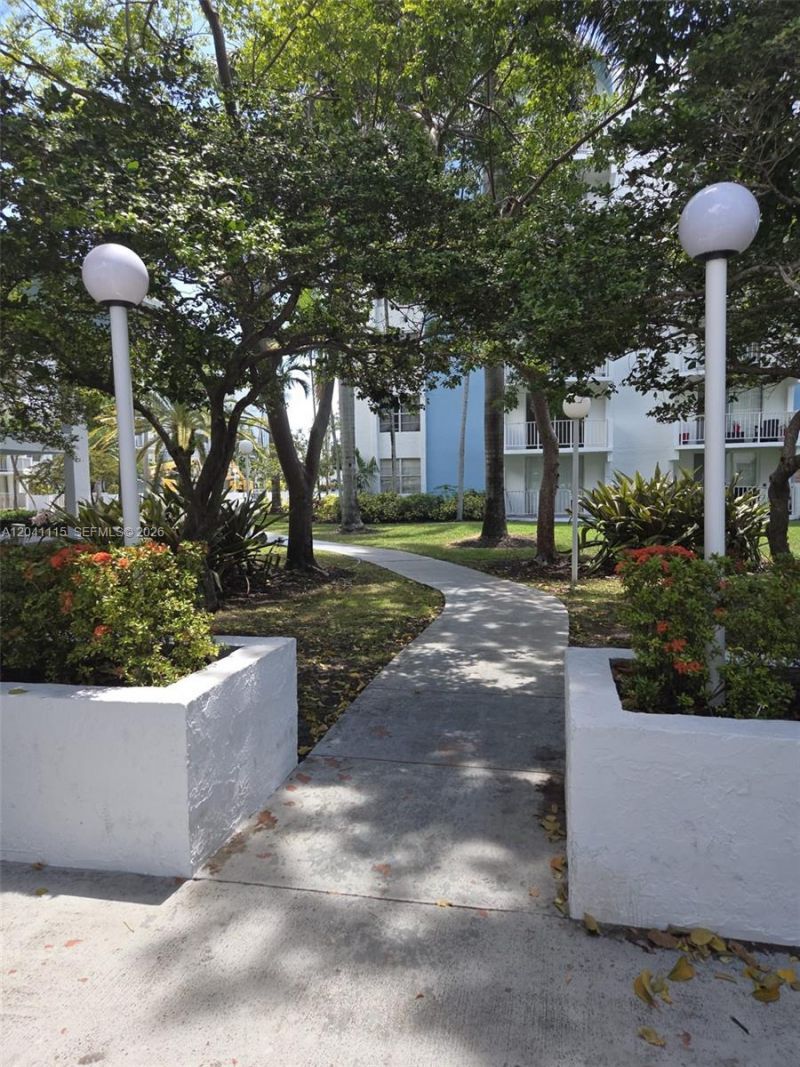 496 NW 165th St Rd, Unit D-214, Miami, FL 33169 Photo