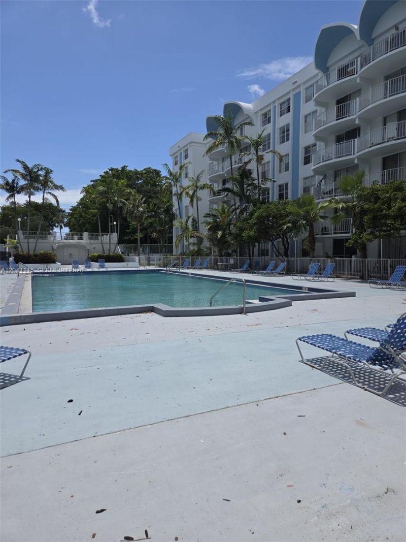 496 NW 165th St Rd, Unit D-214, Miami, FL 33169 Photo
