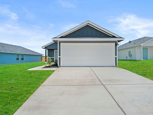307 Wild Goose DR , Luling, TX 78648
